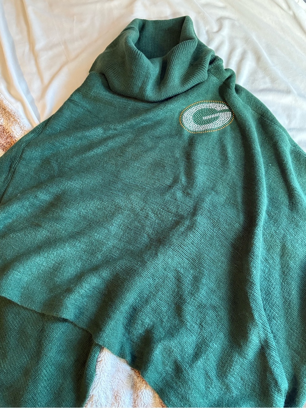 NWT NFL Green Bay Packers Turtleneck Poncho Sweater with Embellished Logo